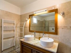 Villa | Bathroom | Shower - Wonderful Cottage in Pujaut With Swimming Pool (Pujaut)