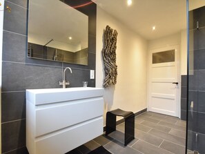 Bathroom - Comfortable Holiday Home in Overveen With a Terrace (Overveen)