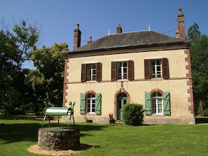 Exterior - Tasteful Holiday Home With Garden in Cernoy-en-berry France (Cernoy-en-Berry)