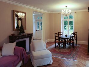 Dining - Tasteful Holiday Home With Garden in Cernoy-en-berry France (Cernoy-en-Berry)