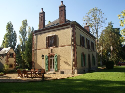 Tasteful Holiday Home With Garden in Cernoy-en-berry France