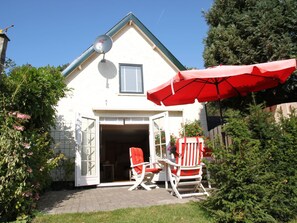 Exterior - Detached Holiday Home in the Centre of the Forest (Schoorl)