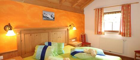 Apartment | 1 bedroom, bed sheets