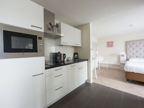 Apartment | Private kitchen | Fridge, microwave, dishwasher - Cozy Apartment With a Dishwasher on the Isle Schiermonnikoog (Schiermonnikoog)