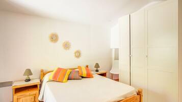 1 bedroom, individually furnished