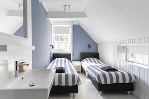 House | 8 bedrooms, individually furnished, bed sheets - Farmhouse With Near sea and Forest (Groet)