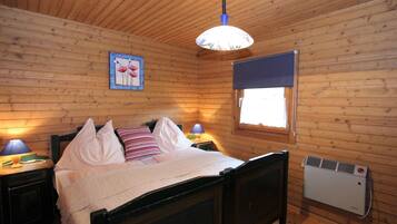 1 bedroom, bed sheets
