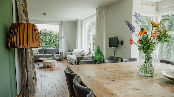 House | Living room | Fireplace - Majestic, Large Holiday Home near Leende Located Between Meadows & Forests (Leende)