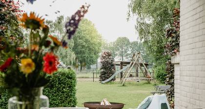 Majestic, Large Holiday Home near Leende Located Between Meadows & Forests