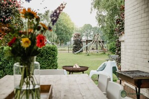 Garden - Majestic, Large Holiday Home near Leende Located Between Meadows & Forests (Leende)