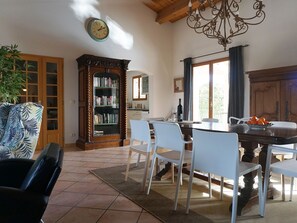 Dining - Villa With 3 Suites, Swimming Pool, Phenomenal View, Walking Distance Restaurant (Beaufort)