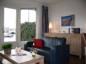 Living room - Cozy House with Dishwasher near Small Beach (Heeg)