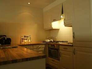 Private kitchen - Cozy House with Dishwasher near Small Beach (Heeg)