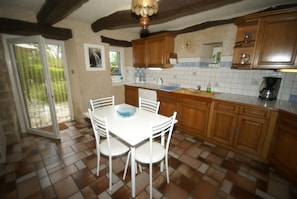 House | Private kitchen | Highchair - Holiday Home in Muret Near Chateau Colombier (Muret-le-Chateau)