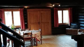 Chalet | Dining