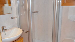 Chalet | Salle de bain | Baignoire, serviettes fournies