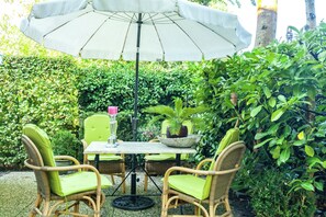 Apartment | Garden - Apartment in Oostkapelle Near the Beach (Oostkapelle)