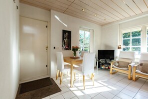 Apartment | Living room - Apartment in Oostkapelle Near the Beach (Oostkapelle)