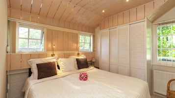 Apartment | 1 bedroom, individually furnished, bed sheets