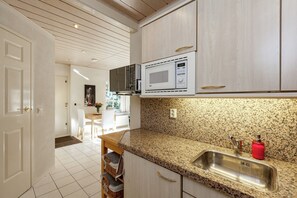 Apartment | Private kitchen - Apartment in Oostkapelle Near the Beach (Oostkapelle)