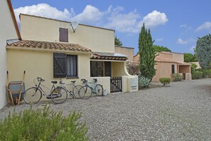 Villa | Exterior - Great Holiday Home Near a Pleasure Marina, the Mediterranean and the Pyrenees (Saint-Cyprien)