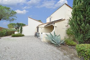 Villa | Exterior - Great Holiday Home Near a Pleasure Marina, the Mediterranean and the Pyrenees (Saint-Cyprien)