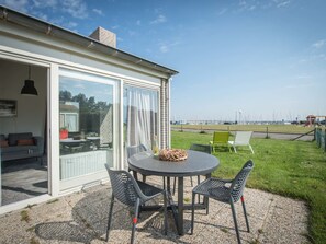 House | Balcony - Striking Holiday Home in Kamperland With Sun Loungers (Kamperland)