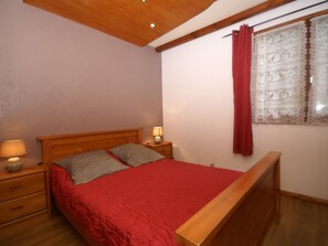 Chalet | Room amenity - Ventron Chalet With Hill Views (Ventron)