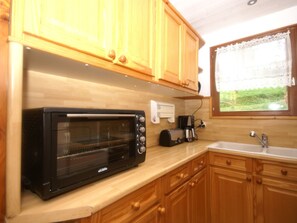 Chalet | Private kitchen - Ventron Chalet With Hill Views (Ventron)