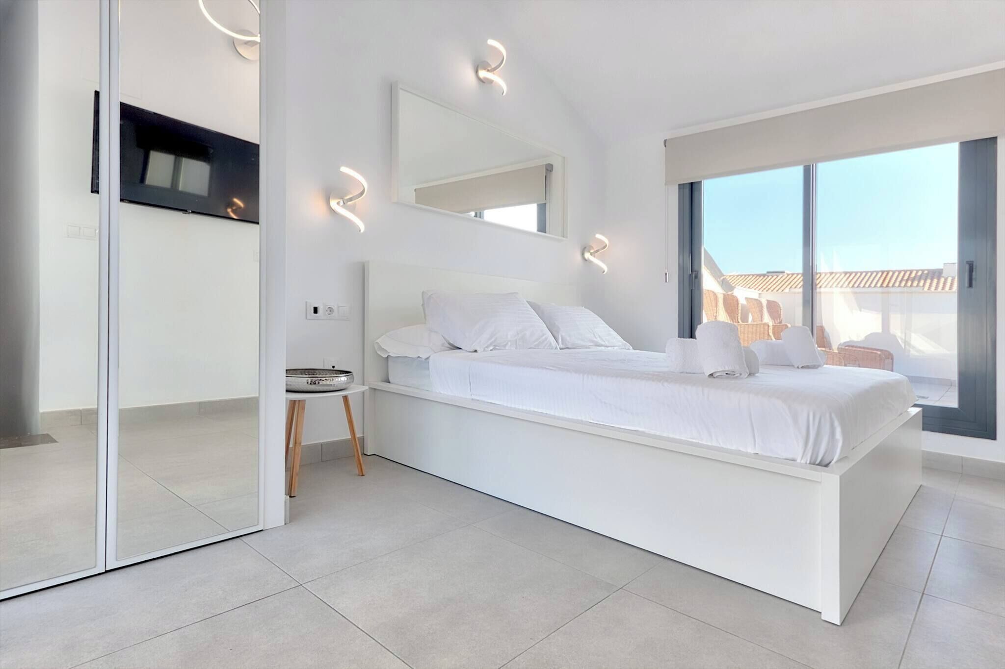 3 bedrooms, iron/ironing board, free WiFi, bed sheets