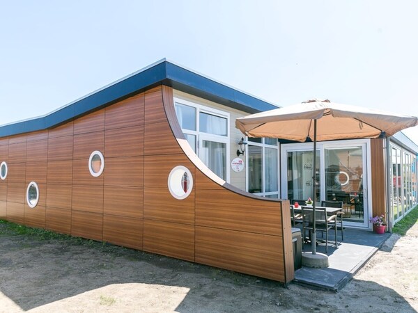 Bungalow In Netherlands With Garden Terrace - Hoek van Holland