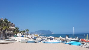Una playa cerca