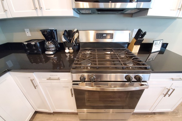 ثلاجة، ميكروويف، فرن، موقد طهي مسطح