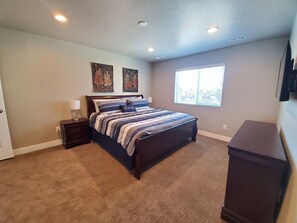3 bedrooms, desk, iron/ironing board, WiFi