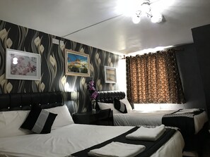 Habitación cuádruple, baño en la habitación | 1 habitación