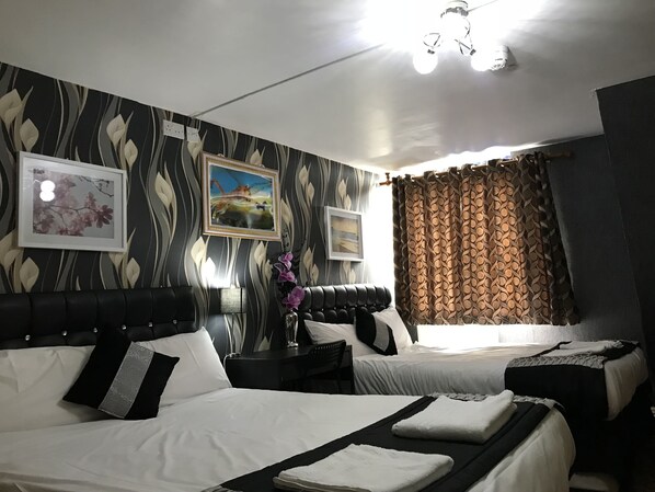 Quadruple Room, Ensuite | 1 bedroom - Pacific Inn London Heathrow (Southall)