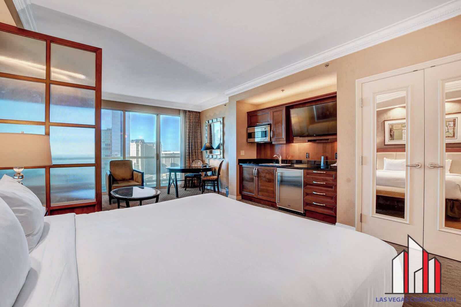 Safe på rommet, skrivebord, strykejern/-brett og wi-fi (inkludert)