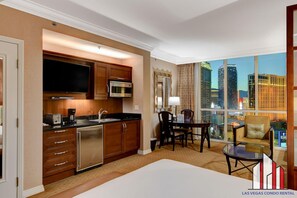 Coffres-forts dans les chambres, bureau, fer et planche à repasser