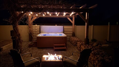 The Ranch House Sleeps 20, Bikes, Hot Tub