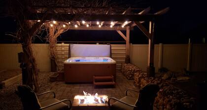 The Ranch House Sleeps 20, Bikes, Hot Tub