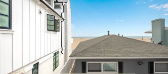 Oceanfront Back Home w/ View of the Sea