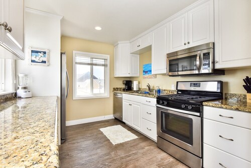 Oceanfront Back Home w/ View of the Sea