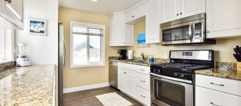 Oceanfront Back Home w/ View of the Sea