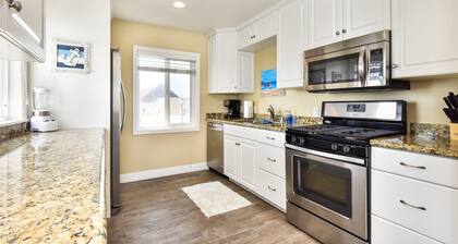 Oceanfront Back Home w/ View of the Sea