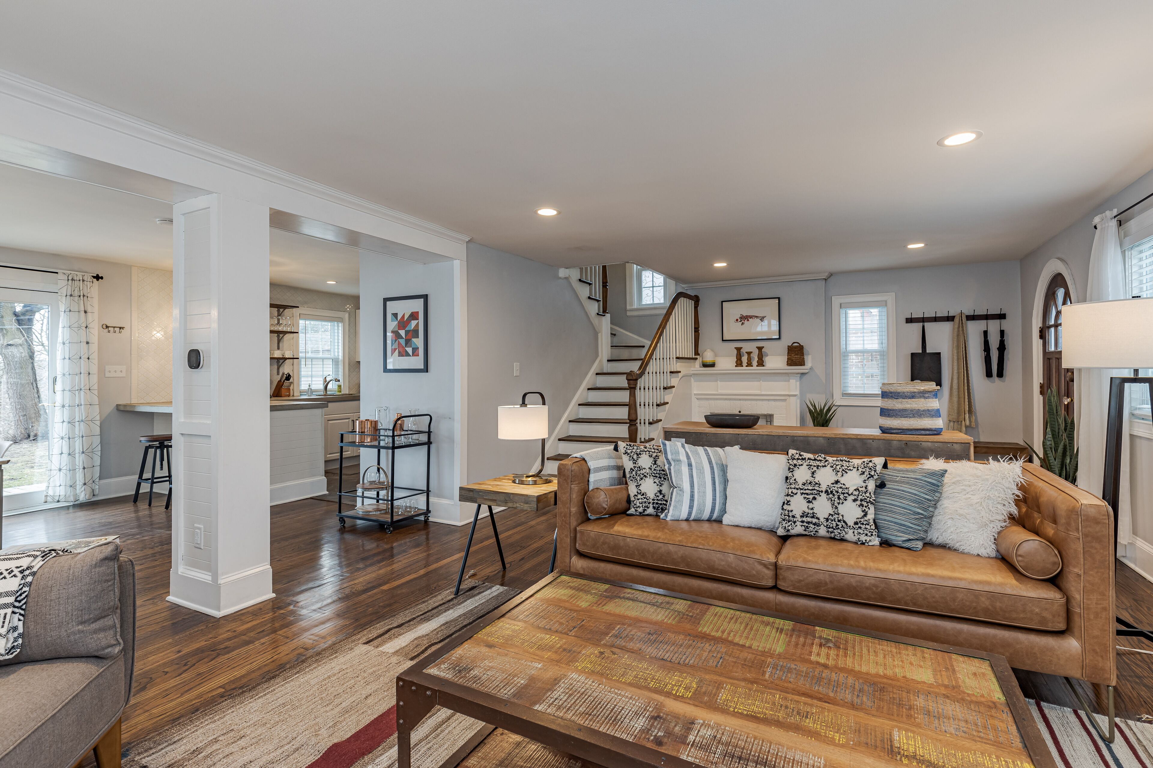 ♥ Gorgeous Home ☞ 1 mile to ND ★ High Speed Wifi ★ Families Welcome
