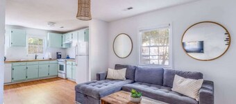 BEST Location in Charleston/Downtown /4 King BRs