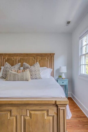 4 bedrooms, iron/ironing board, travel cot, WiFi