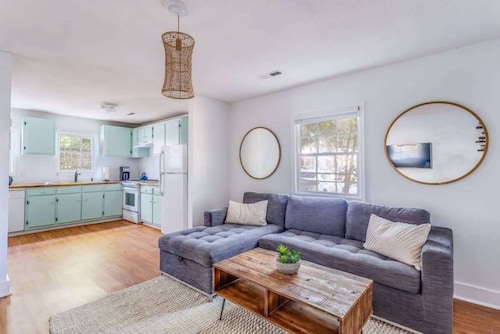 BEST Location in Charleston/Downtown /4 King BRs