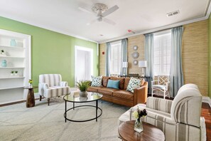 Fernseher, Kamin, Arbeitsbereiche