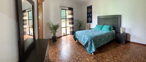 3 bedrooms, desk, iron/ironing board, free WiFi